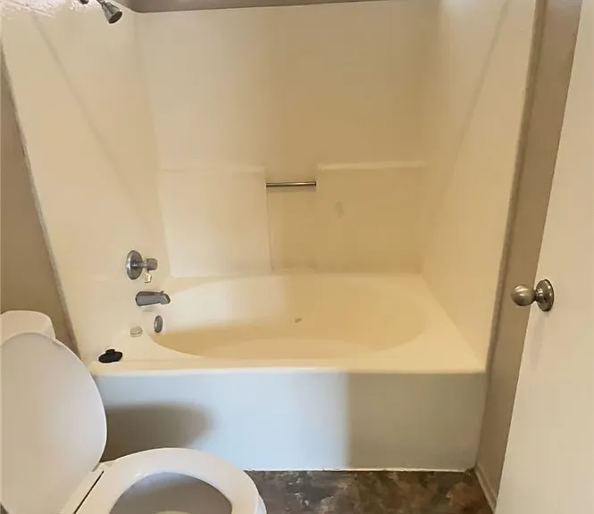 560 Boston St — Photo 10