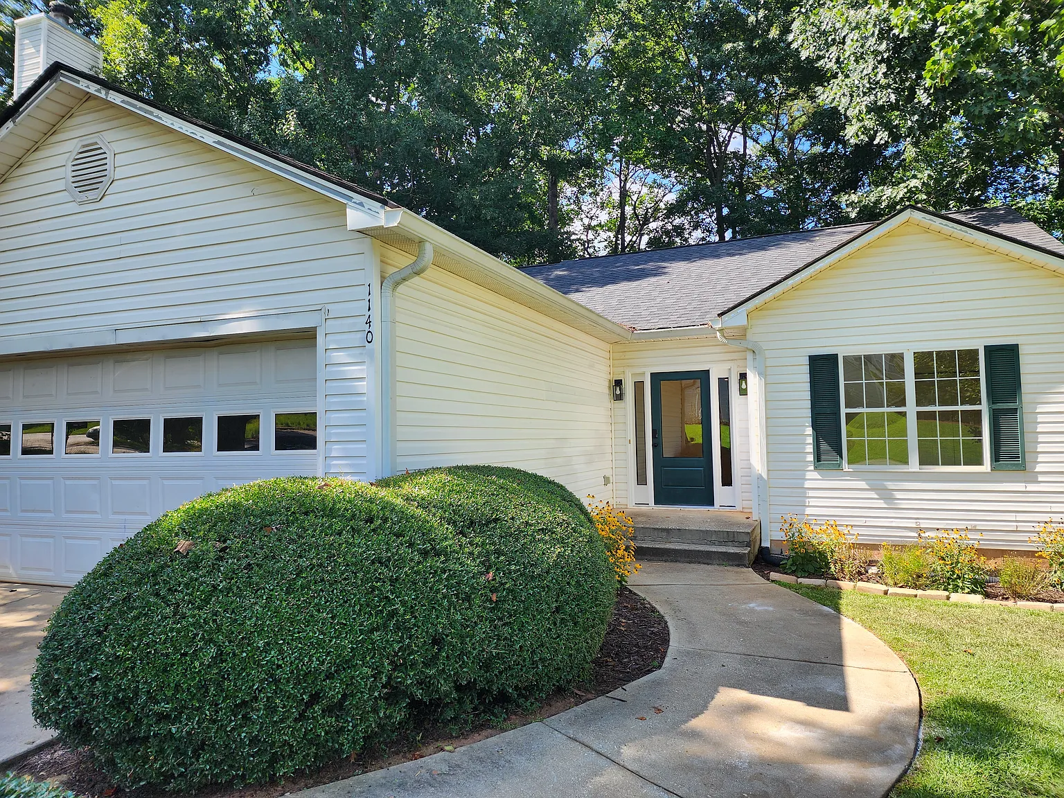 3 bed, 2.0 bath, 1250 sqft, $1,900 — Photo 1