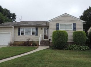 1207 Warwick St, Uniondale, NY 11553