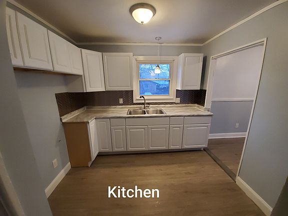 5th image of 327 Jackson St