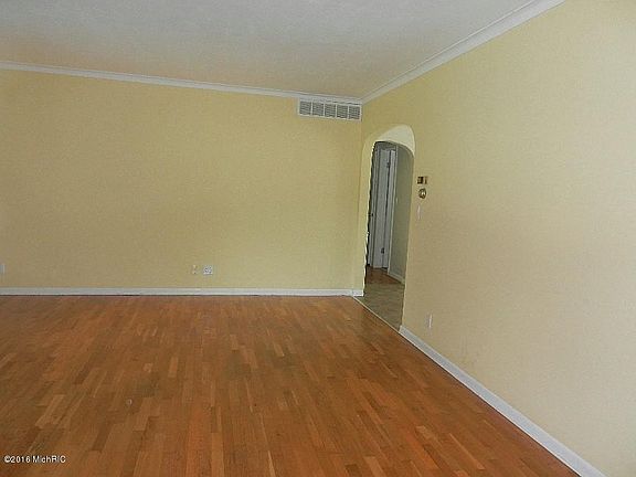 5th image of 216 Brook Lane Ave