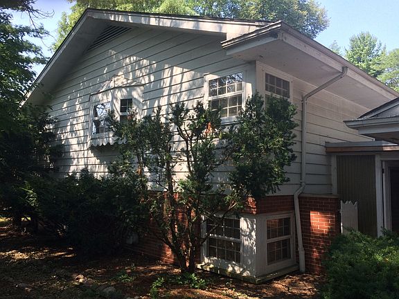 3rd image of 22W710 W Tamarack Dr