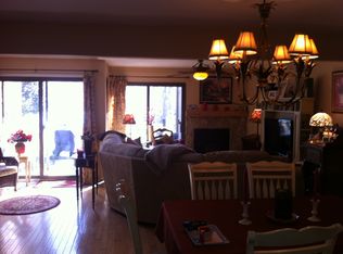 20 Berkshire Ct, Red Bank, NJ 07701