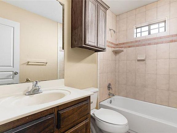 5th image of 405 E 2nd St #D
