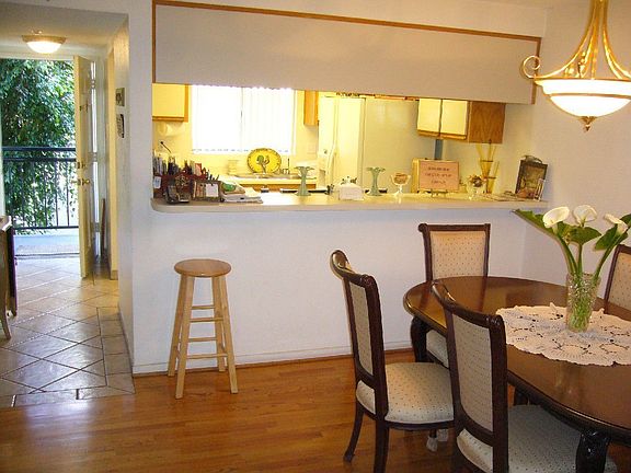 Dining Area & Kitchen