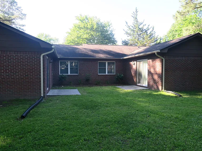 517 Norman Ln — Photo 12