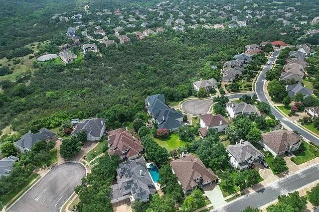9900 Tree Bend Cv — Photo 34