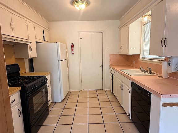 4th image of 5027 N Utica Pl