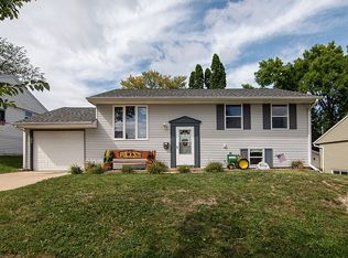 1729 Sharon Dr, Dubuque, IA 52002