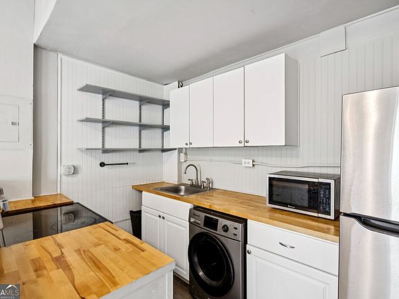 3rd image of 197 Carroll St SE