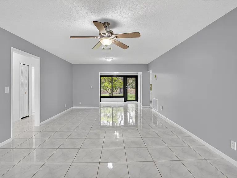 4944 Equestrian Cir #A — Photo 7