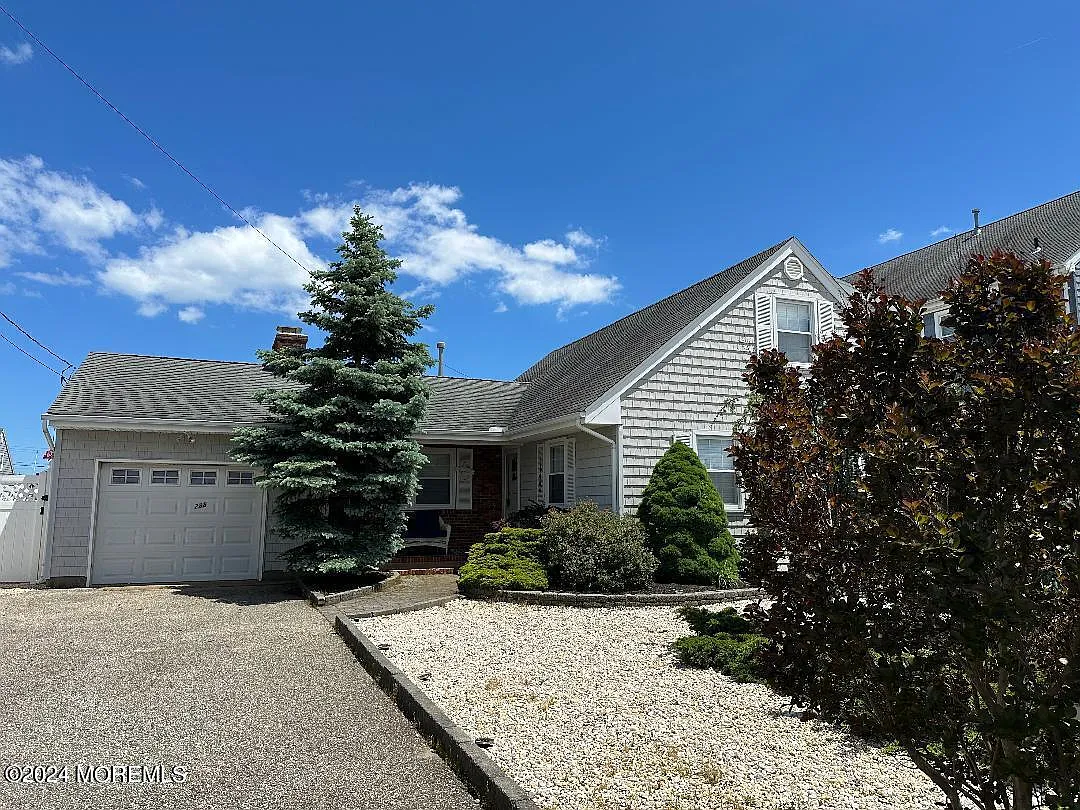 4 bed, 2157 sqft, $7,500 — Photo 2