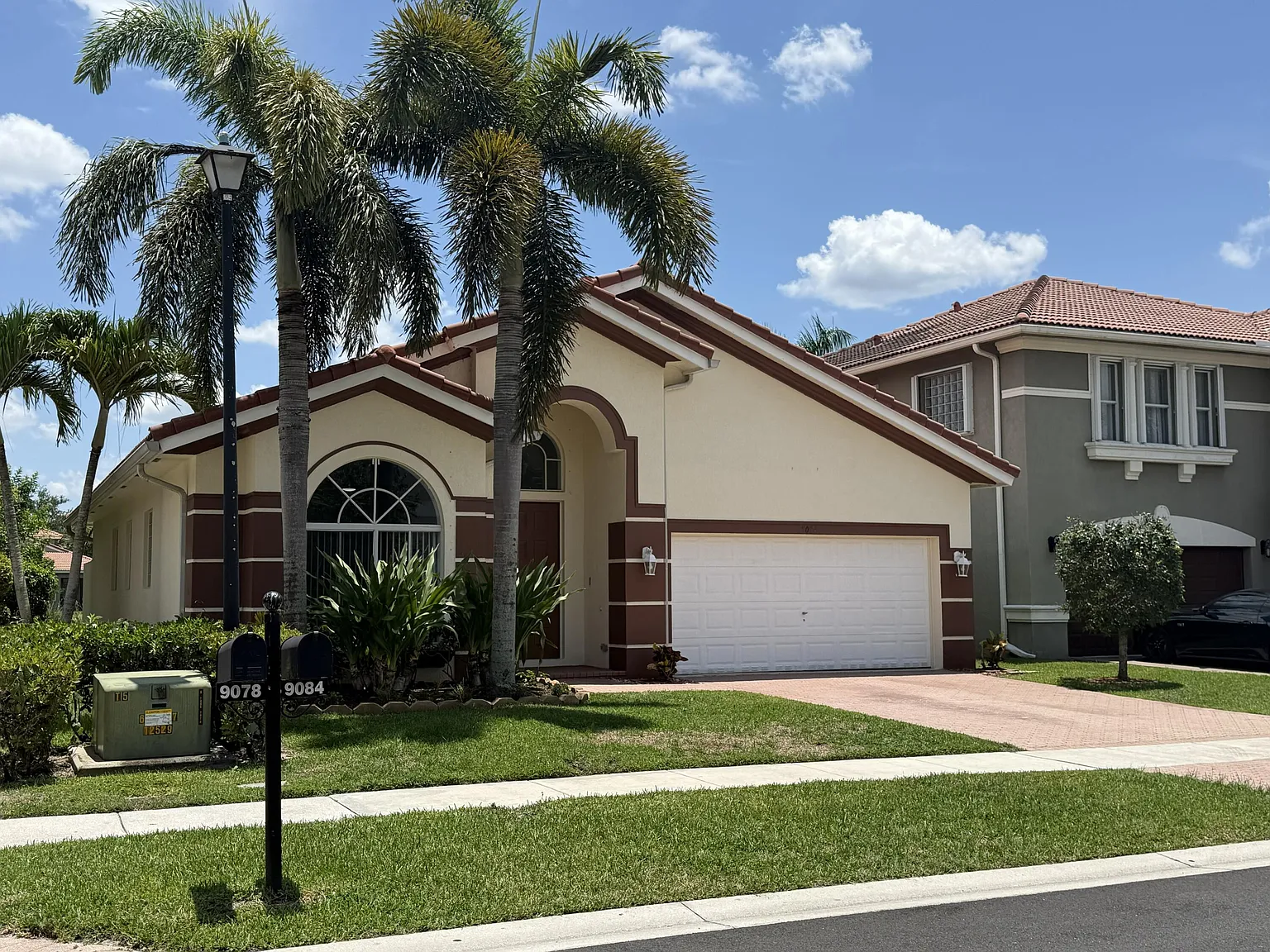 3 bed, 2.0 bath, 1828 sqft, $3,395 — Photo 3