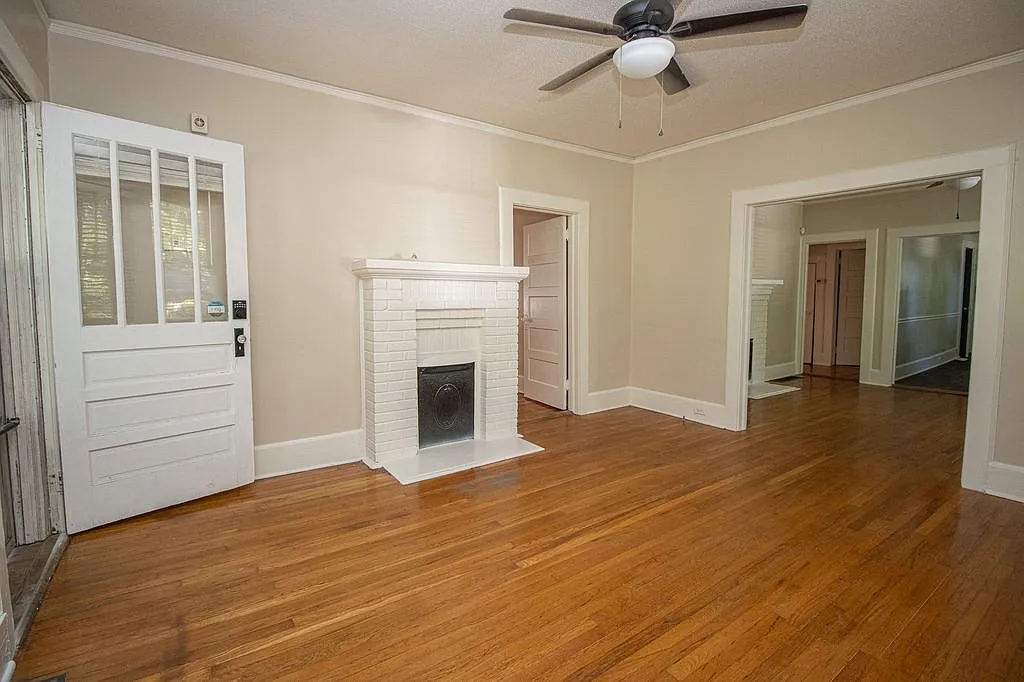3 bed, 1400 sqft, $2,200 — Photo 3