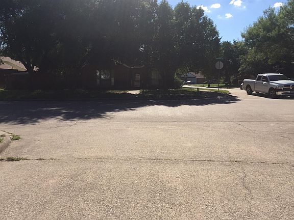 4th image of 1421 Windsor Ct