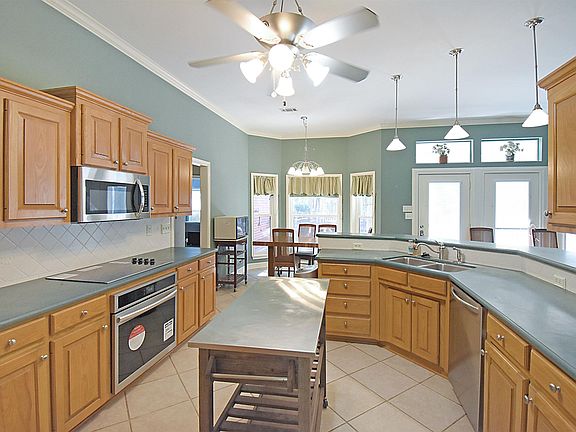 4th image of 19161 Bynum Dr