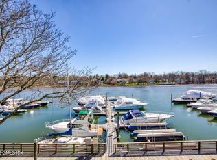15 River Rd Unit 205, Greenwich, CT