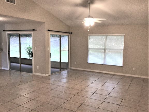 4th image of 821 Park Trail Dr