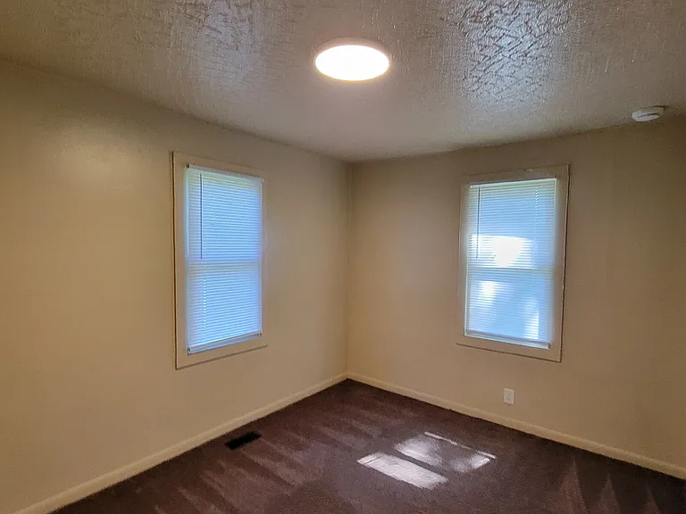 1534 Bacon St — Photo 6