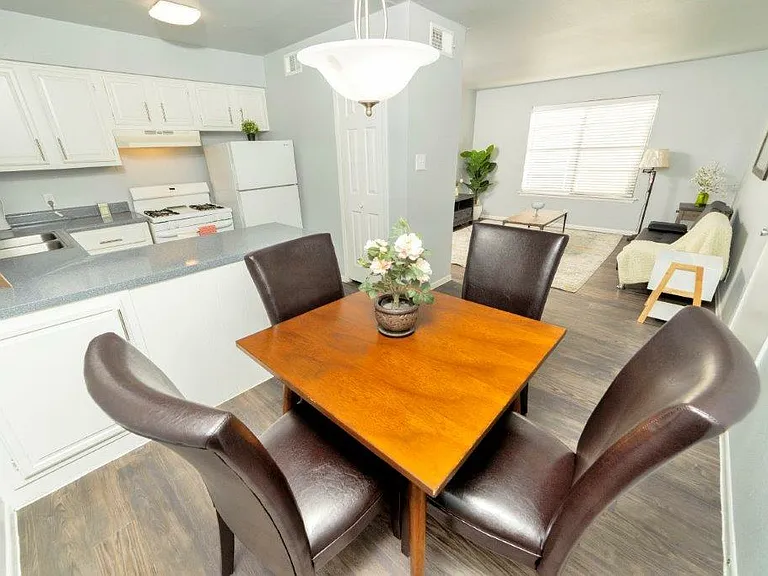 South Point Apartments — Photo 4