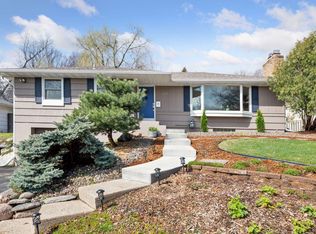 510 Wheeler Dr, Excelsior, MN 55331