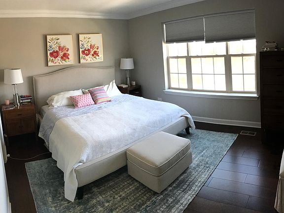 Master Bedrm w/ crown molding and built in closets