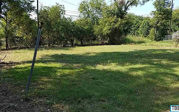 2nd image of 903 E Avenue C