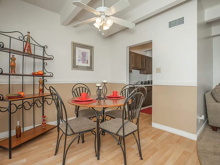 Sunset Pointe — Photo 17