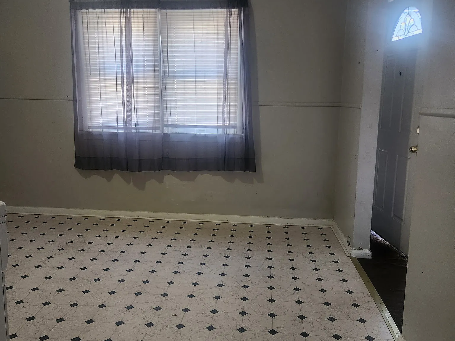 1 bed, 725 sqft, $900 — Photo 3