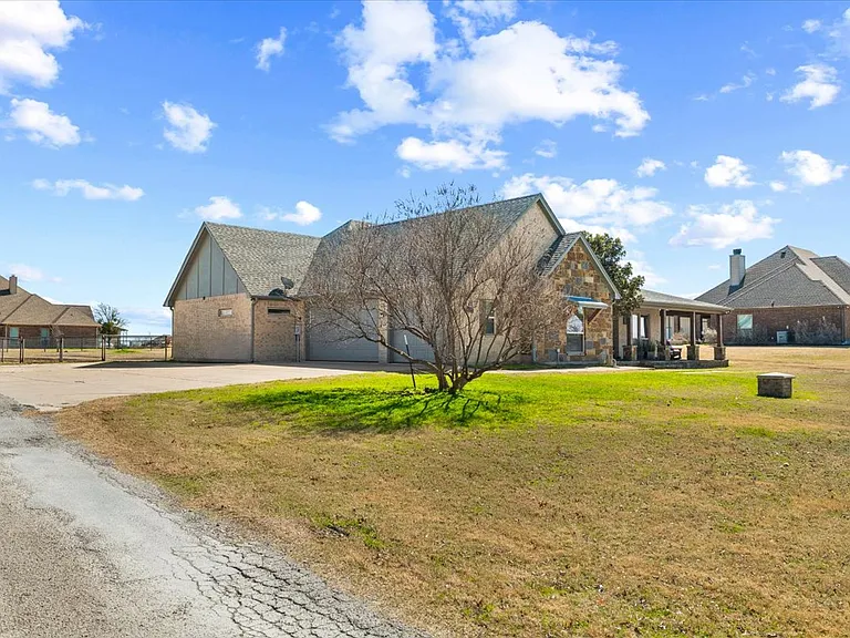 570 S Point Ct — Photo 30