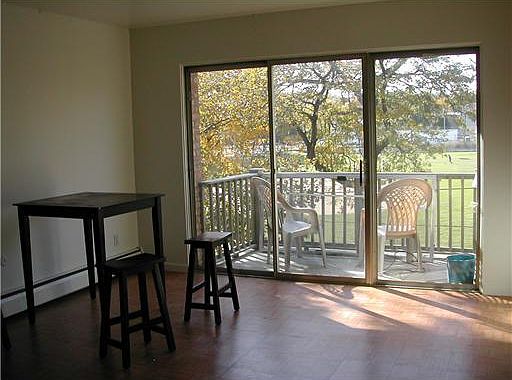 4th image of 921 S Division St APT 9