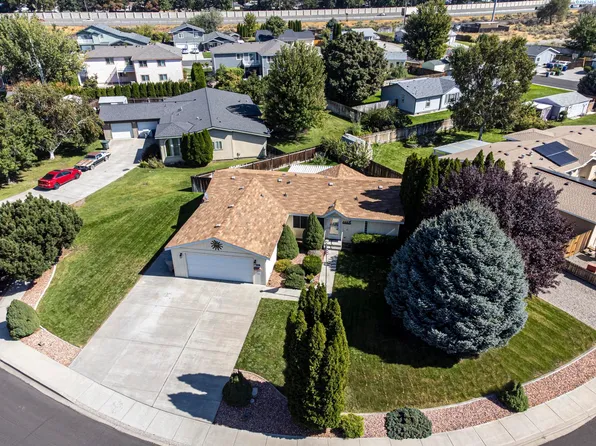 574 Laurelbrook Ct, Richland, WA 99352