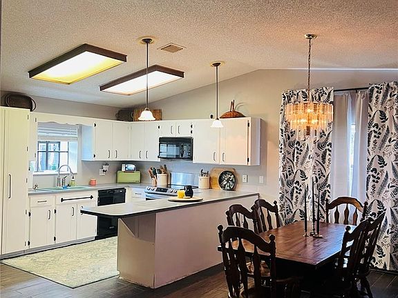 4th image of 40 Flower Hill Ln