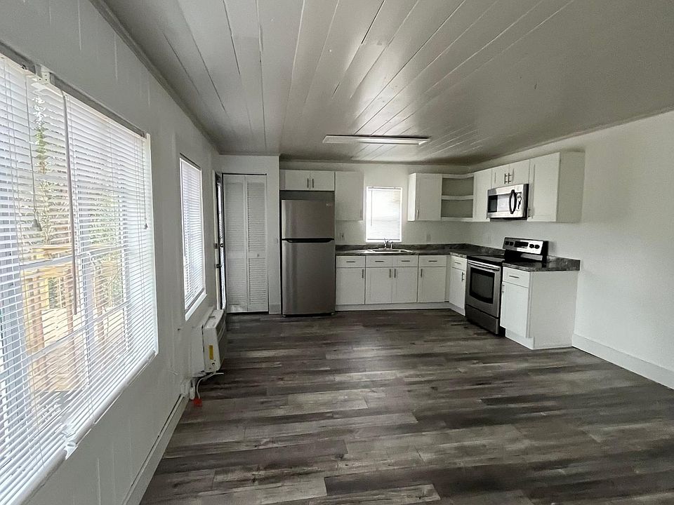 Kitchen/living Rm combo