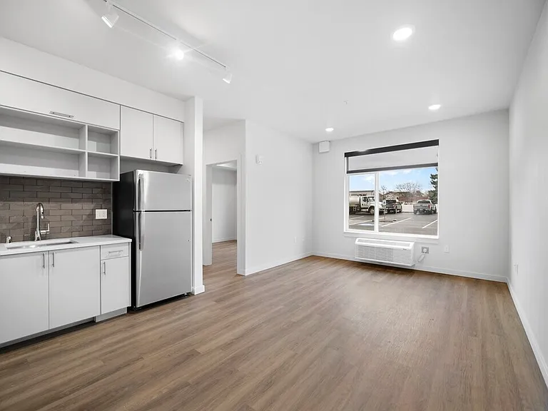 The Flats on 4th — Photo 15