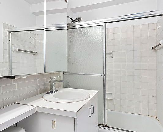 5th image of 7 E 14th St APT 818