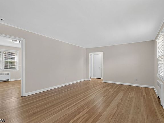 5th image of 390 Morris Ave APT 35