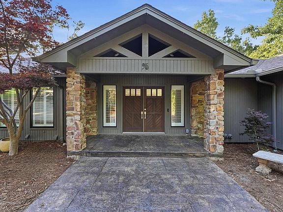 3rd image of 95 Robinwood Dr