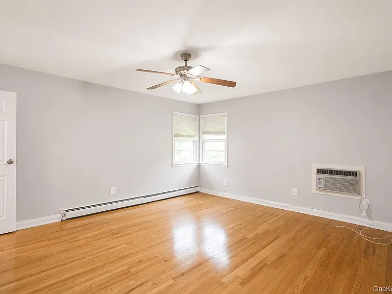 26 Lancaster Rd #UPPER — Photo 7
