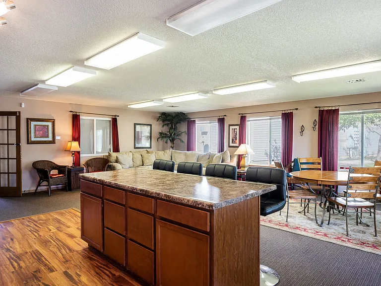 Ashford Apartments — Photo 15