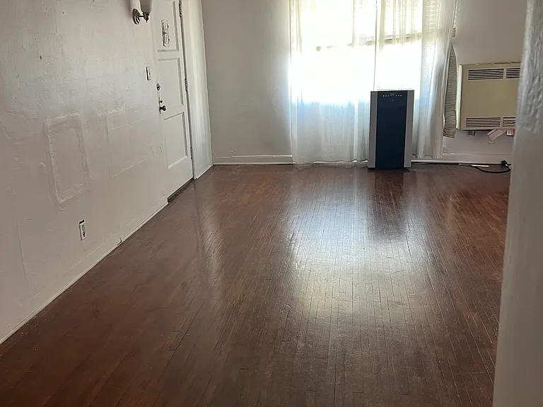 621 N Coronado St — Photo 3