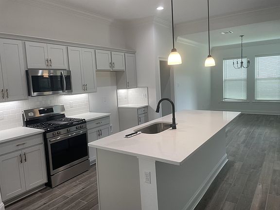 3rd image of 454 Rue Evangeline