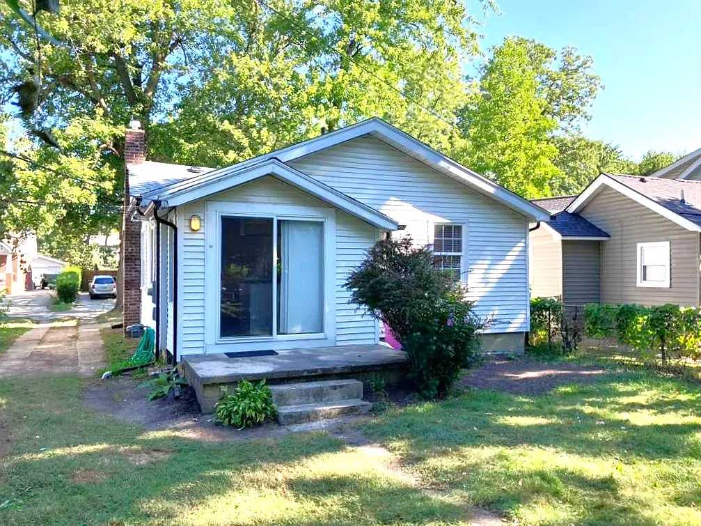 3 bed, 877 sqft, $1,700 — Photo 4