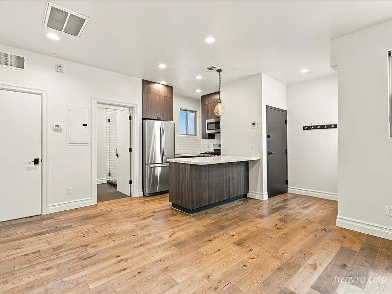 Top Floor Two Bed One Bath — Photo 3