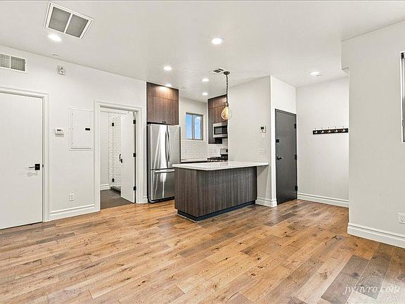 3rd image of 967 Sutter St #1