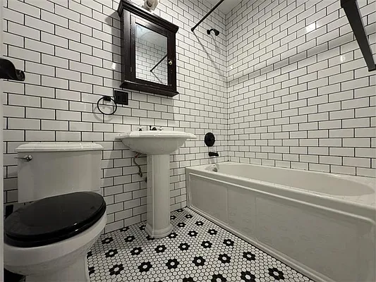 Bathroom, photo 1