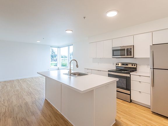 4th image of 20220 NE Glisan St #4368028