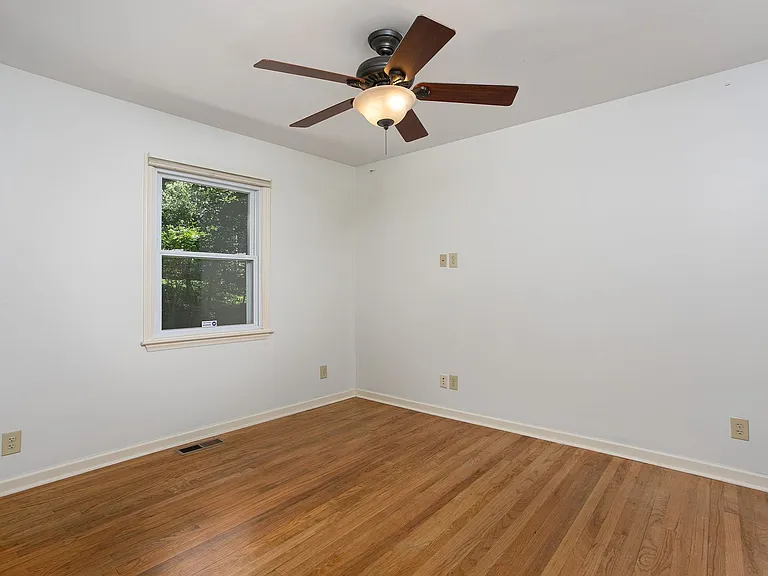 433B Northside Dr — Photo 9