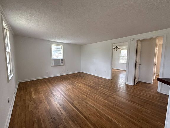 3rd image of 118 Brockway Ave