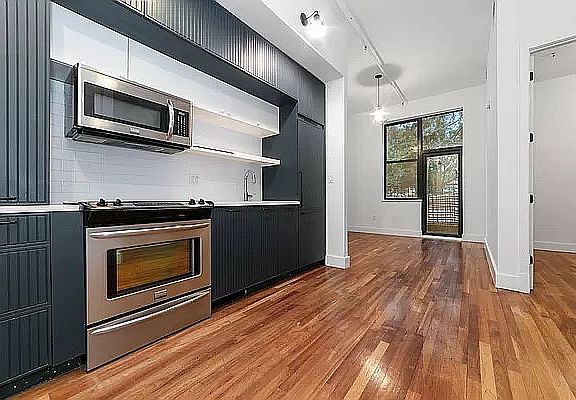 4th image of 180 Bainbridge St #120